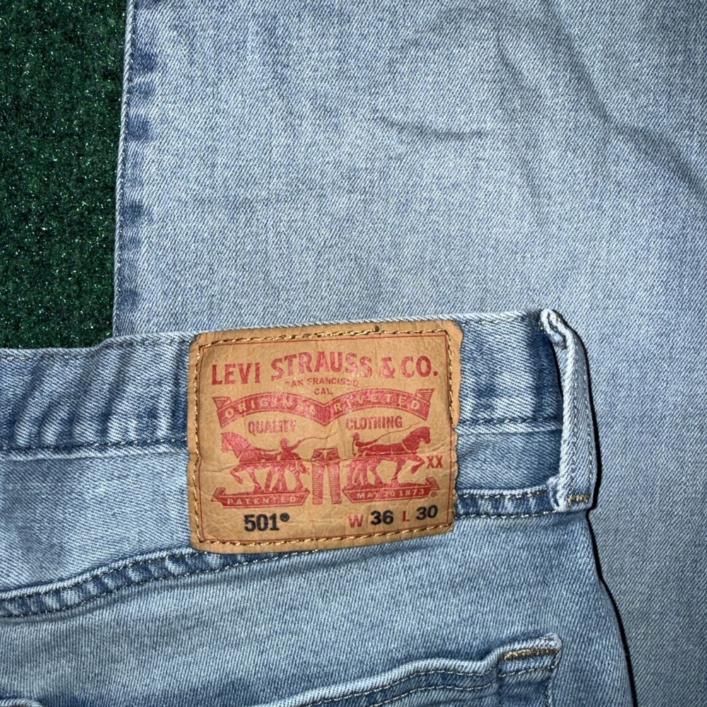 Men's 501 Levis Light Wash Jeans Size 36x30 X4 - Picture 3 of 5